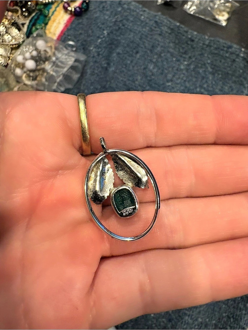 Van Dell Leaf Pendant Brooch in Silver & Green - Picture 2 of 3